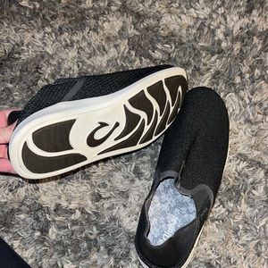 Olukai Mens slip on shoes
